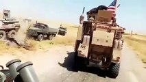 ABD askerleri Suriye'de yolu kapattı! Rus askerleri bakın ne yaptı