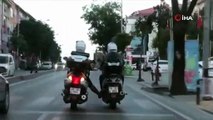 Motosikletli kuryelerin tehlikeli yolculuğu kamerada