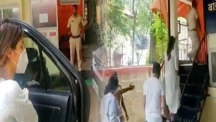 Sushant Singh Rajput की Girlfriend Rhea Chakraborty पहुंची Police Station,होगी पूछताछ । Boldsky