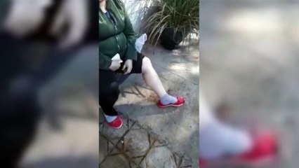 Mulher fere a perna ao cair em buraco, no Centro