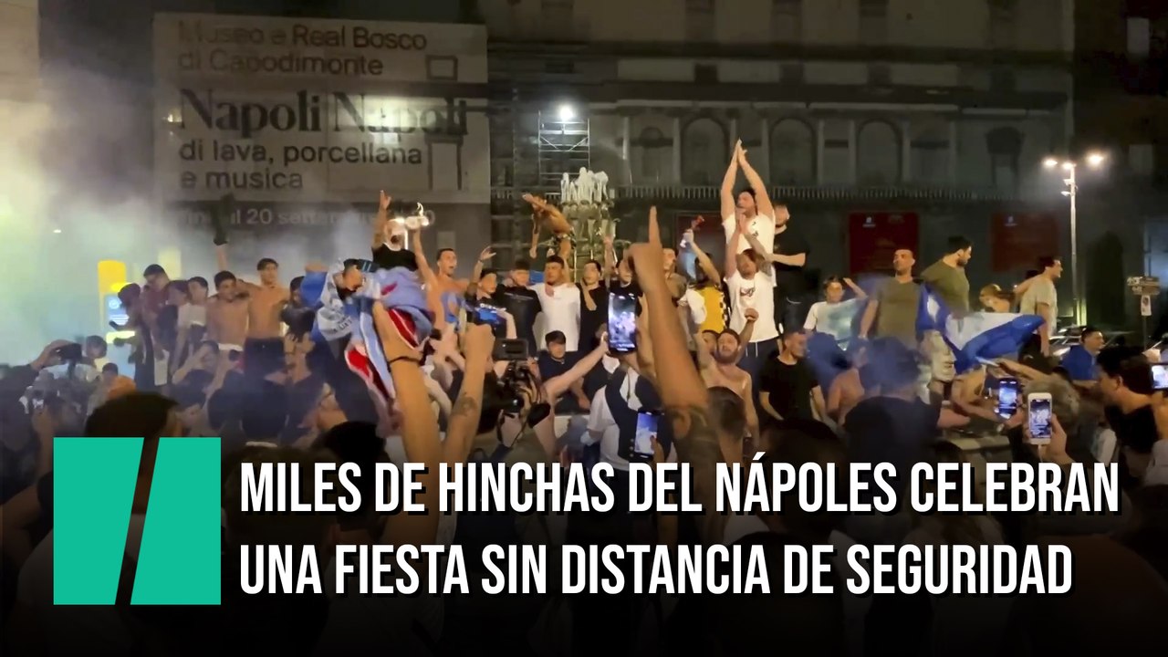 Miles de aficionados del Nápoles celebran una fiesta descontrolada por su victoria en la Copa Italia