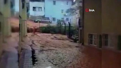 Sağanak yağış Bursa’da hayatı felç etti