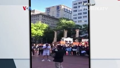 Pendeta asal Indonesia saat demo keadilan rasial di AS.