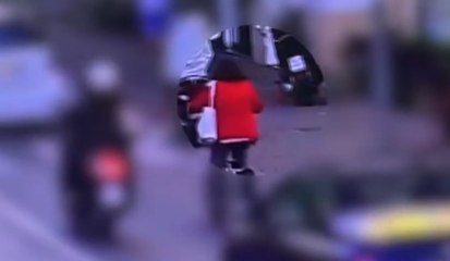 Sorrento (NA) - Donna ruba bici elettrica e scappa pedalando (18.06.20)