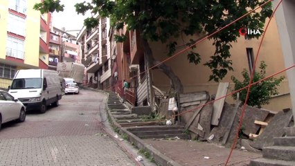 Sünger yüklü kamyon elektik diğerini araçların üzerine devirdi