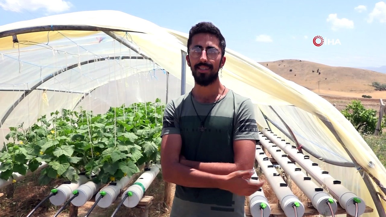 Salgın tatilini fırsata çevirdi, topraksız tarıma yöneldi