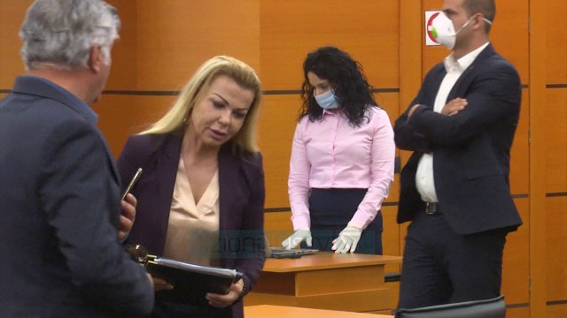 Pasuria “i ha kokën” Fatmira Hajdarit, shkarkohet si gjyqtare - News, Lajme - Vizion Plus