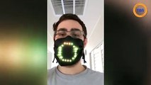 Ce masque avec des LED permet de sourire