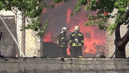 Elyaf fabrikasındaki yangında söndürme çalışmaları devam ediyor