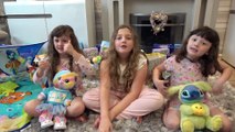 Sophia, Isabella, Alice  e Baby Festejando Feliz Páscoa com Presentes e Ovos Surpresa