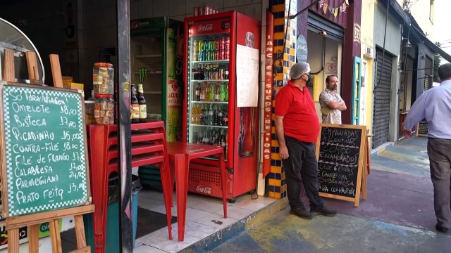 SP: algumas empresas reabrem, outras fecham