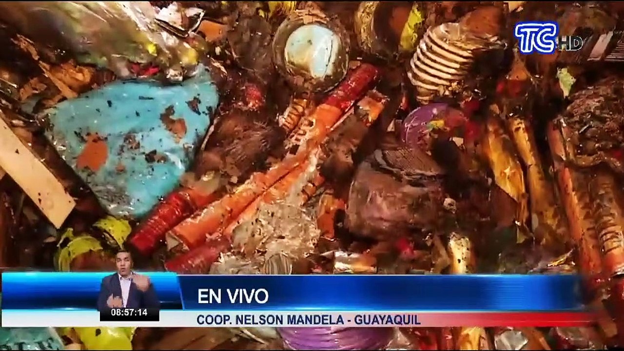 "Todo se estaba consumiendo": Testimonios de familias y negocios afectados por un incendio en esta madrugada en Guayaquil