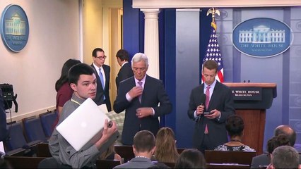 Taxe Gafa : Washington met les négociations en "pause", Paris dénonce une "provocation"