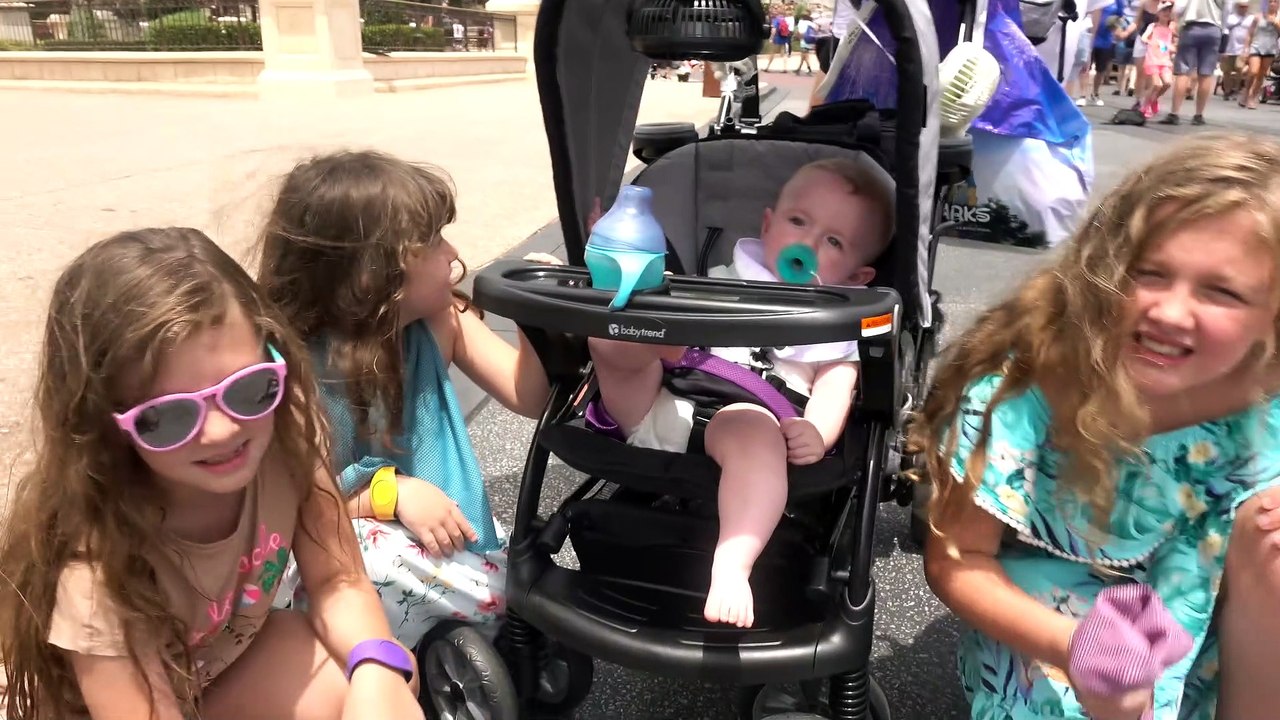 Bebê Noah Visitando a Disney Magic Kingdom! Estamos na  Disney World com Sophia Isabella e Alice