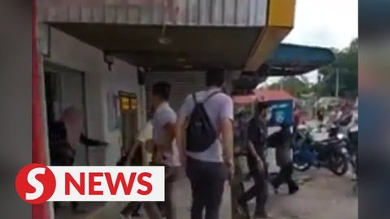 Guard kills bank robber who took customer hostage with sickle