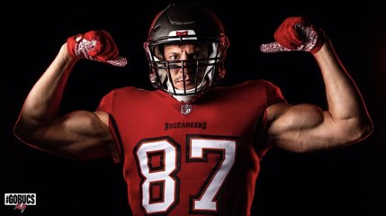NFL News: First Look at Rob Gronkowski in Tampa Bay Uniforms
