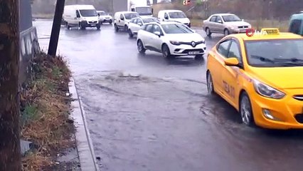 Başakşehir'de sağanak yağış etkili oluyor