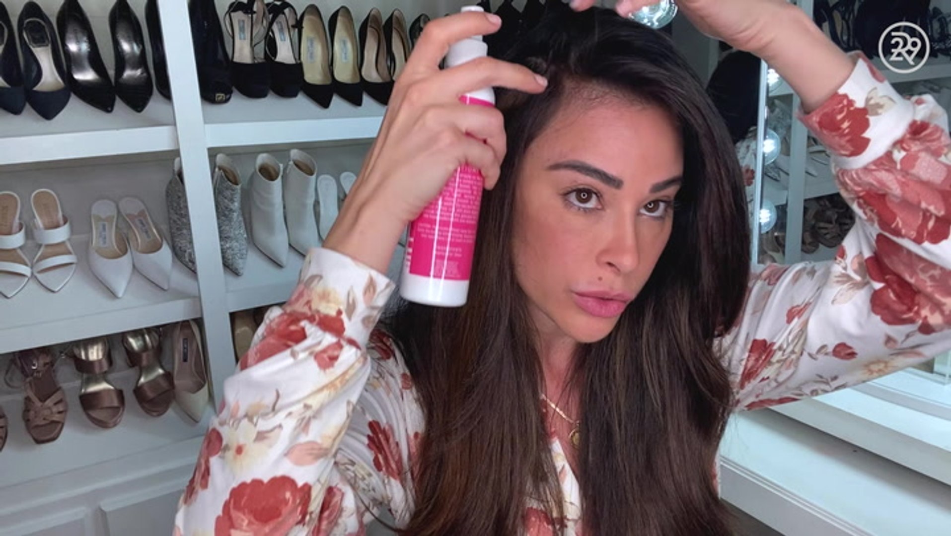 ⁣Celebrity Hair Stylist Priscilla Valles Shows Us How To Remove Extensions At Home