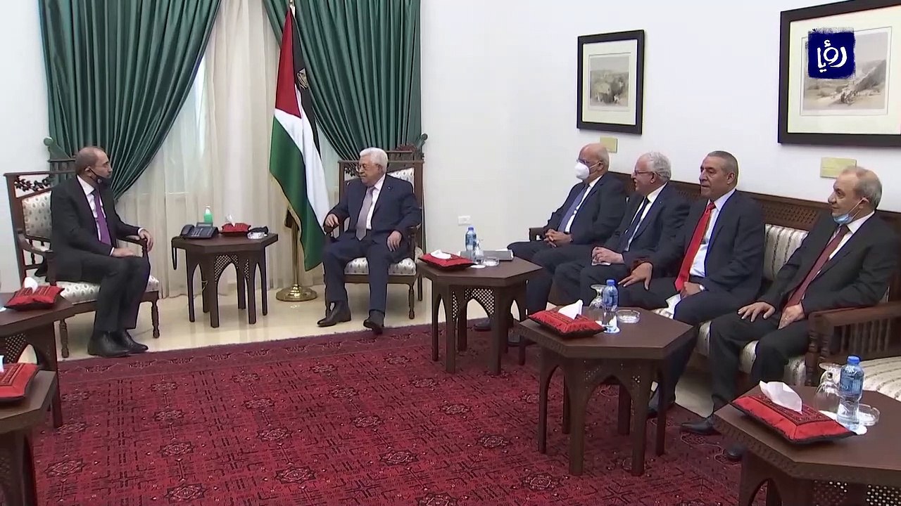 الصفدي يسلم الرئيس الفلسطيني رسالة من جلالة الملك