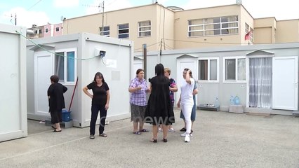 Ora News - Në kontejner pa ujë, banorët e prekur nga tërmeti: Kemi frikë nga infeksionet dhe virusi