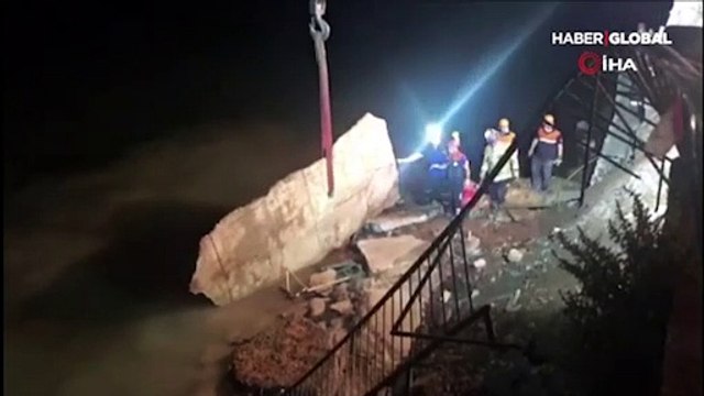 Sağanak yağış nedeniyle istinat duvarı çöktü