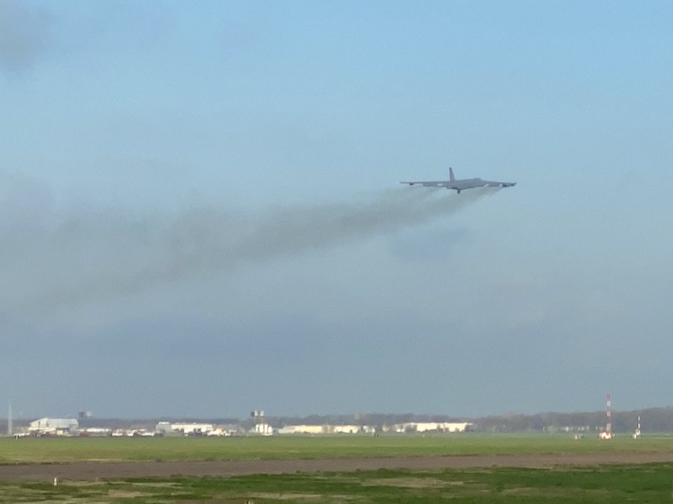 The Air Force's oldest bomber flies like 'a brick'