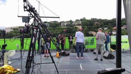 Una plataforma digital promueve una gira musical 2.0 sin público que aterriza el domingo en Lyon