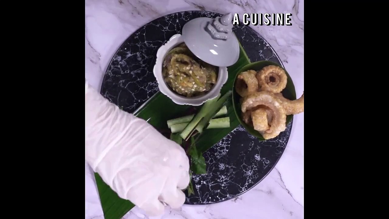 แคปหมูน้ำพริกหนุ่ม