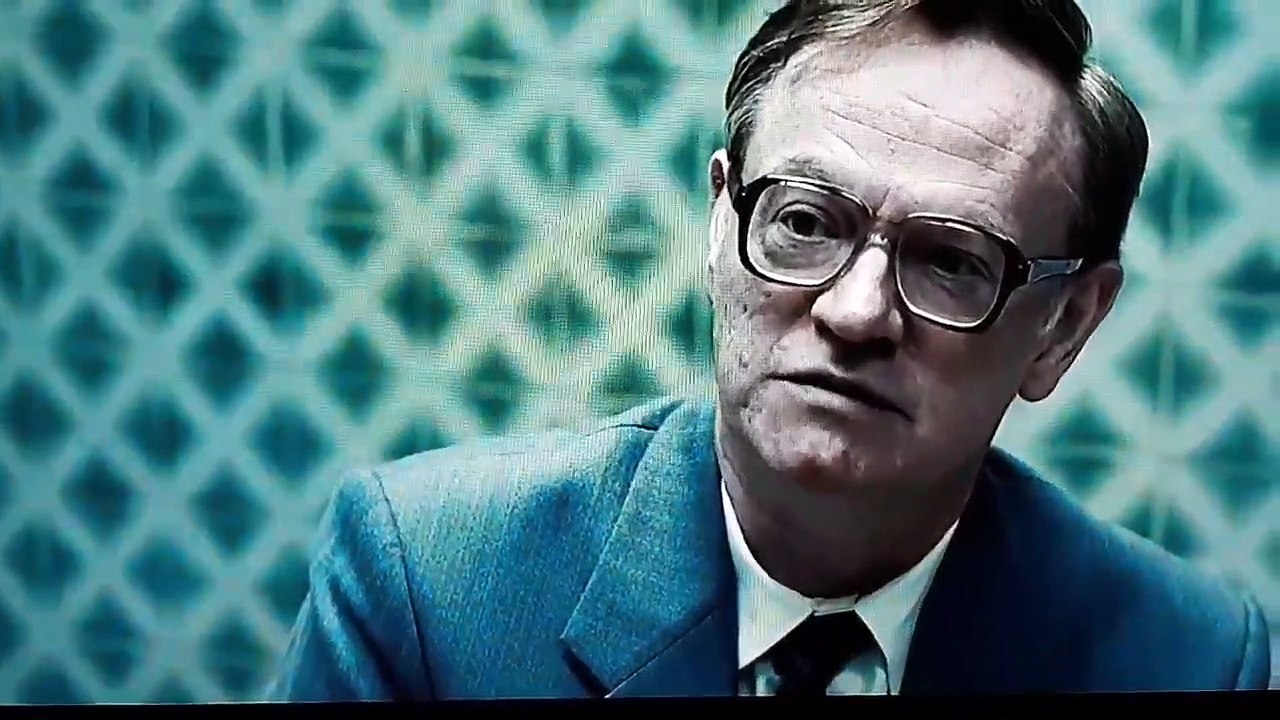 Chernobyl del 2019 - Chiedo solo qual è il costo delle bugie - Scena della miniserie in 5 puntate in italiano che tratta la vera storia del disastro elettronucleare della centrale di Chernobyl in Ucraina del Nord avvenuto il 26 aprile del 1986