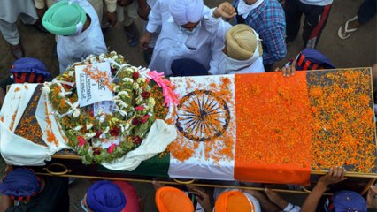 Top News: People pays tribute to bravehearts martyr soldiers