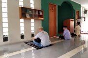 Sholat Jumat di Masjid Al Hidayah Jamaah Ahmadiyah Kebayoran