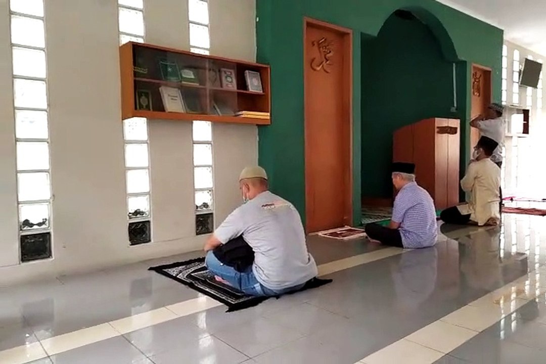 Sholat Jumat di Masjid Al Hidayah Jamaah Ahmadiyah Kebayoran