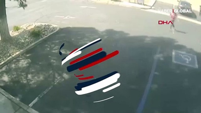 ABD'de polis şiddetini protesto eden kadının bebeğini ölümden polis kurtardı