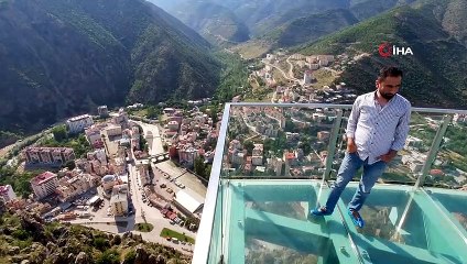Türkiye ve Avrupa’nın en yüksek cam teraslarından birisi Gümüşhane’de ziyaretçilerini bekliyor