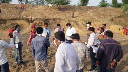 जिला कलेक्टर ने किया मनरेगा कार्य का निरीक्षण