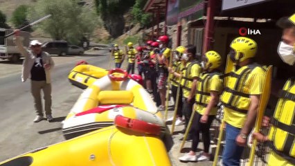 Şırnak'ta sosyal mesafeli rafting organizasyonu