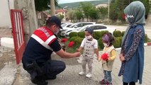 Hisarcık Jandarması'ndan çocuklara jest