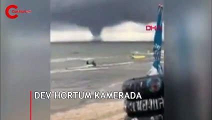 Gökyüzü bir anda karardı! Dev hortum kamerada