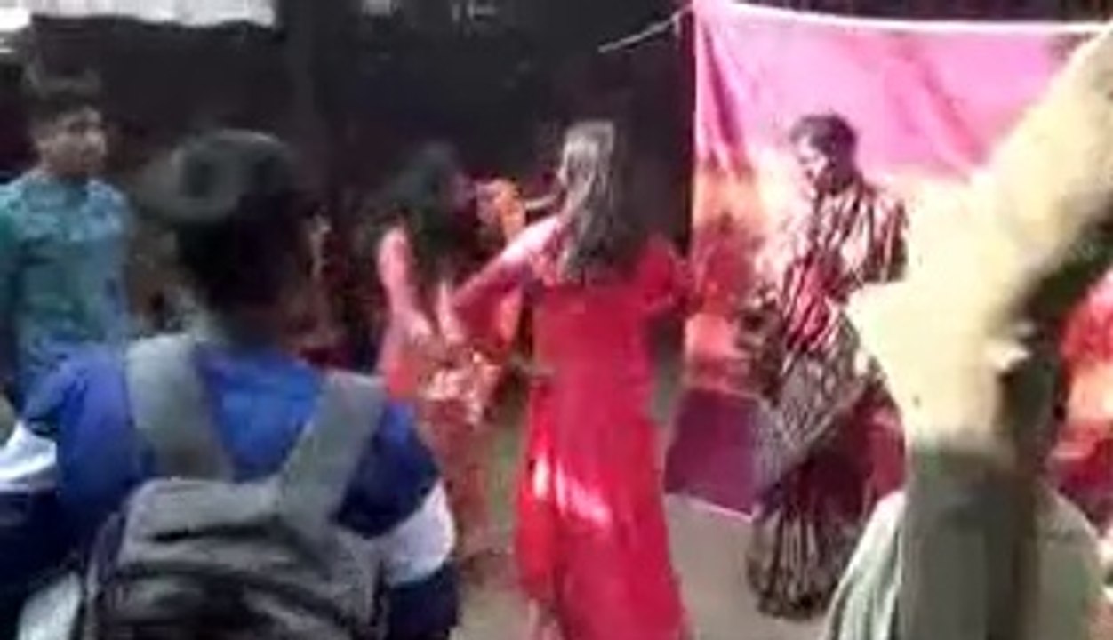 Indian_Wedding_Video_।_হিন্দুর_বিয়ের_নাচ_দুই_মেয়ের_নাচ_দেখে_মাথা_নষ্ট_|_Recording_Video_2019_HD(240p)