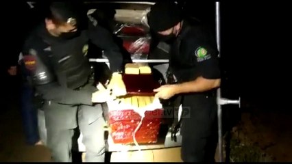 Top News - Policia e Brazilit zbulon 300 kg kanabis fshehur në arkivolet e Covidi-t