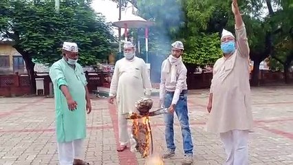 सुल्तानपुर: आम आदमी पार्टी ने फूंका चीन के राष्ट्रपति का पुतला फूंका