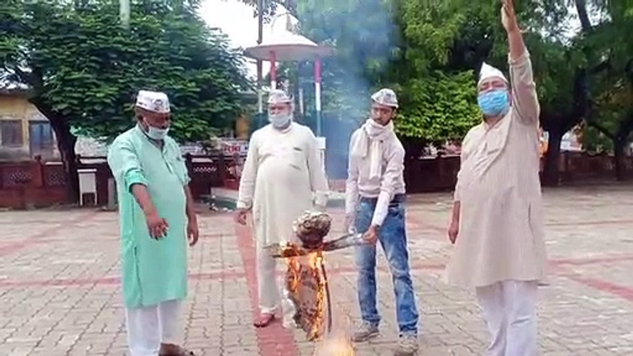 सुल्तानपुर: आम आदमी पार्टी ने फूंका चीन के राष्...