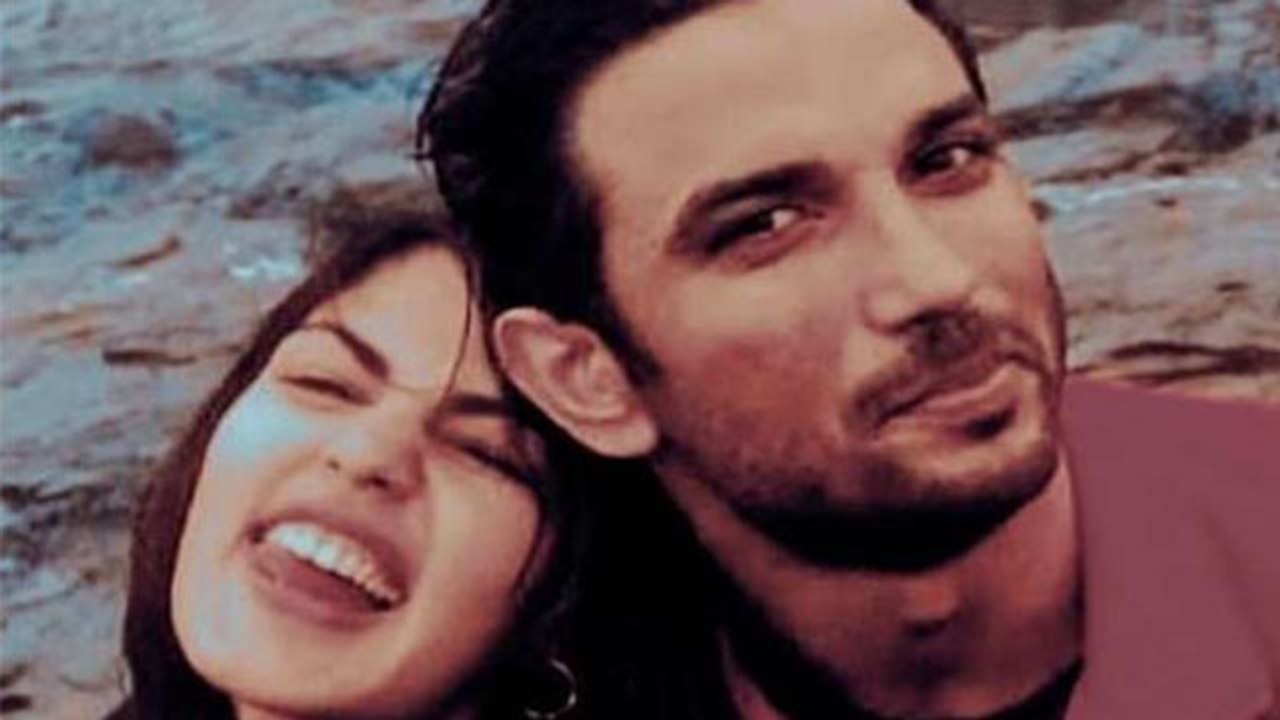 Sushant Singh Rajput: Rhea Chakraborty ने पुलिस को सुनाई अपनी और Sushant की कहानी ! | FilmiBeat