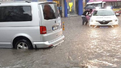 Sağanak yağış hayatı olumsuz etkiledi