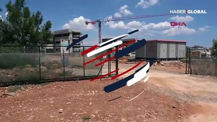 İnşaattan düşen kalıp ustasına demir ok gibi saplandı