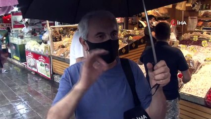 Eminönü’nde dükkanları su bastı