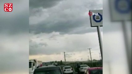 Kars’ta hortum binaların çatılarını uçurdu