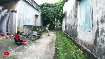 giám đốc giúp đỡ kẻ ăn xin và cái kết