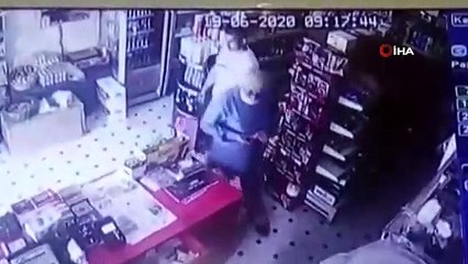 Kasasından çalınan parayı hırsızdan geri almak isterken canından oluyordu...O anlar kamerada
