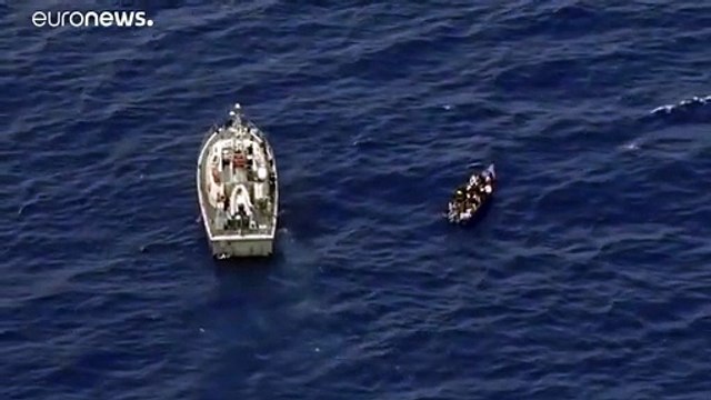 Migranti: terzo salvataggio in 48 ore per la Sea Watch, che chiede un porto sicuro